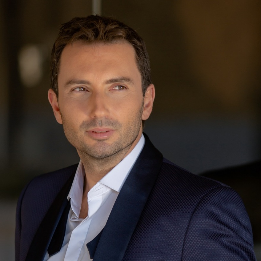 Ο Δημήτρης Κανέλλος τραγουδάει Μίμη Πλέσσα