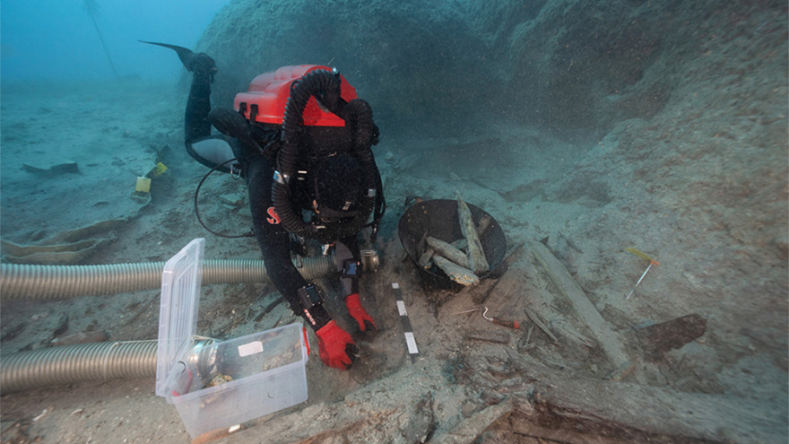 Μέντωρ: Εντυπωσιακές εικόνες από το ναυάγιο στα Κύθηρα με τα κλεμμένα του Έλγιν