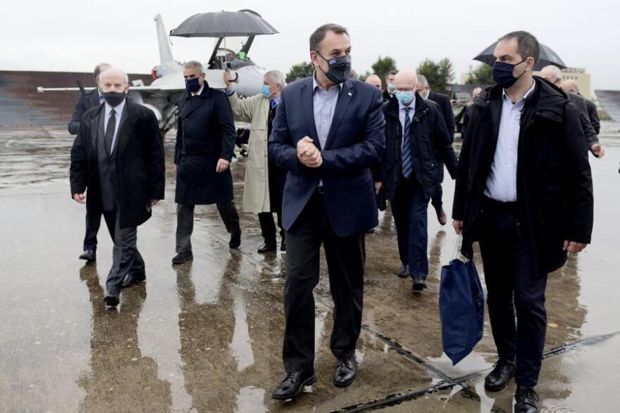 Επίσκεψη Παναγιωτόπουλου στο πρότυπο ελληνικό μαχητικό F-16 Viper - Φωτογραφίες