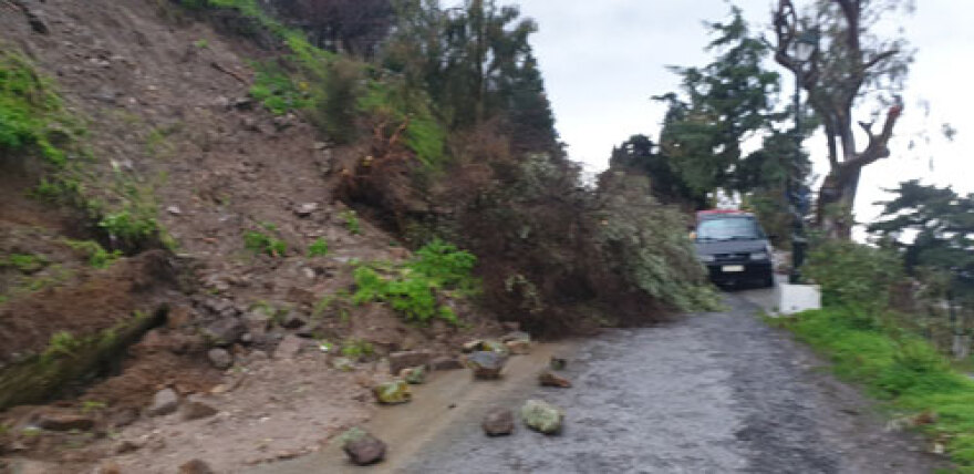 Φωτογραφίες: Πλημμύρες και κατολισθήσεις στην Πάτμο - Αίτημα να κηρυχθεί σε κατάσταση έκτακτης ανάγκης