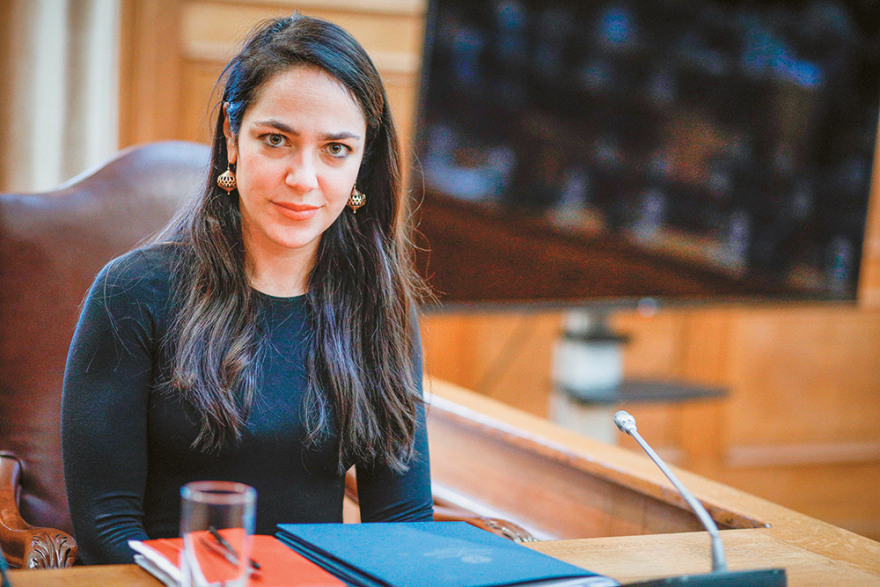 Σύμφωνο συμβίωσης: Μυστικά και ψέματα για την υιοθεσία