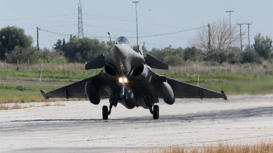Αυτά είναι τα τέσσερα γαλλικά Rafale που έφτασαν στην Τανάγρα