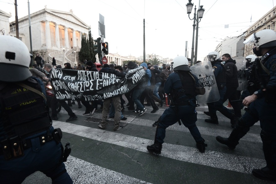 Συγκέντρωση και πορεία από υποστηρικτές του Κουφοντίνα στο κέντρο της Αθήνας - Δείτε βίντεο