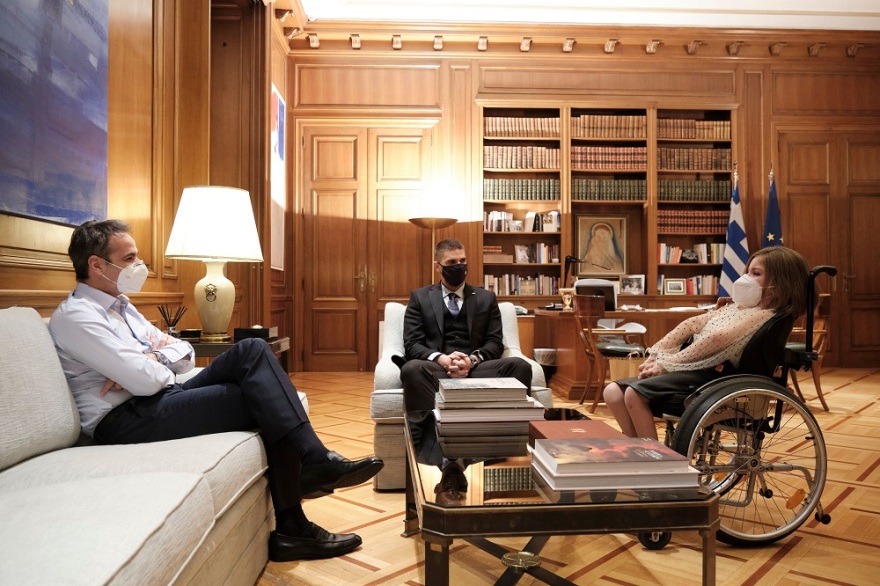 Ο Μητσοτάκης συνάντησε την Ελευθερία που ανέβηκε στον Όλυμπο στην πλάτη του Μάριου