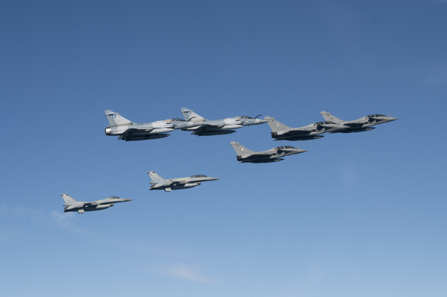 Εντυπωσιακό βίντεο μέσα από το κόκπιτ: Η πρώτη πτήση των Rafale πάνω από το Αιγαίο