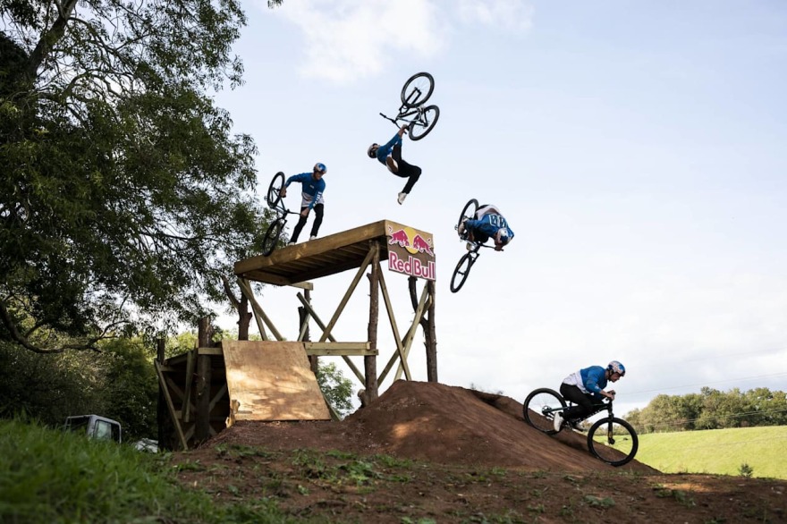 Ο Matt Jones πάει κόντρα στους κανόνες του mountain bike