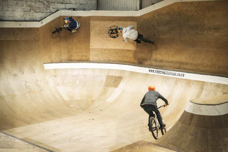 Ο Matt Jones πάει κόντρα στους κανόνες του mountain bike