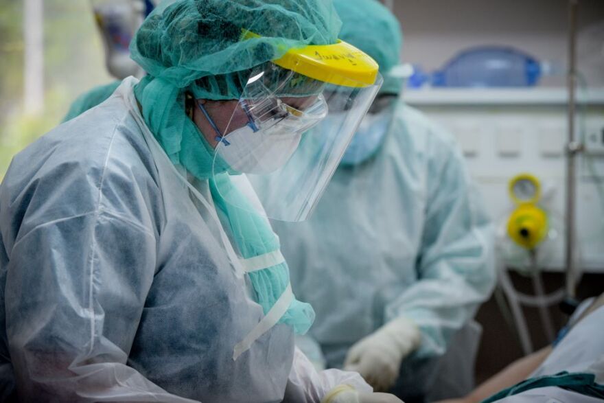 Κρούσματα κορωνοϊού: «Πυρκαγιά» στην Αττική, πολλές οι εστίες σε όλη τη χώρα