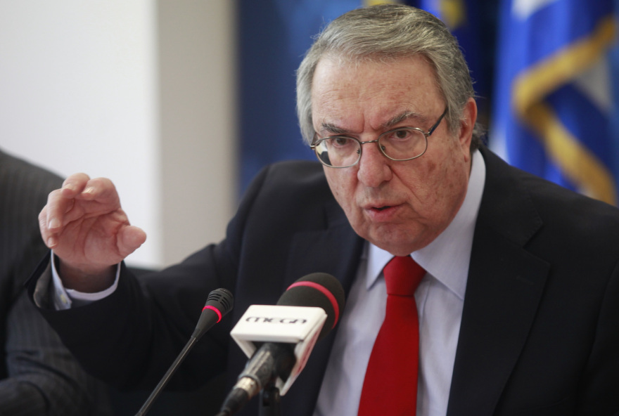 Καμπανάκι από τους γλωσσολόγους: Η ελληνική γλώσσα βομβαρδίζεται από αγγλικούς όρους