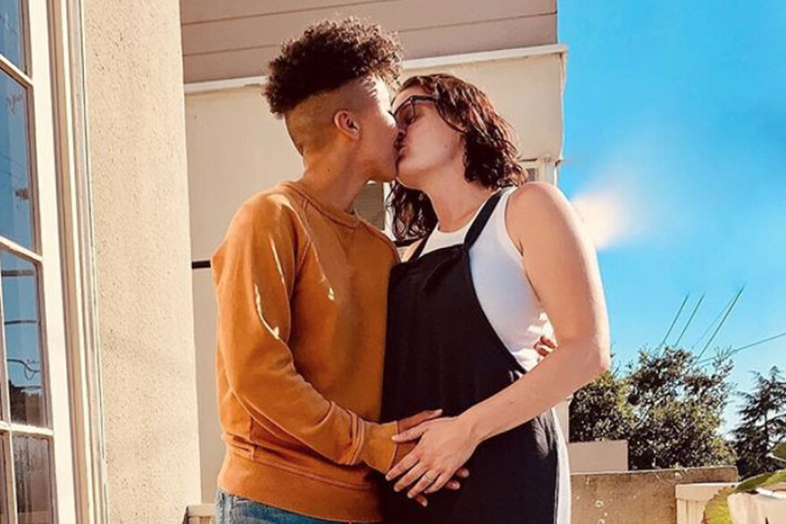 Λαίσια Κλαρεντόν: Μπασκετμπολίστρια του WNBA αφαίρεσε το στήθος της για να ενθαρρύνει τους τρανσέξουαλ αθλητές!