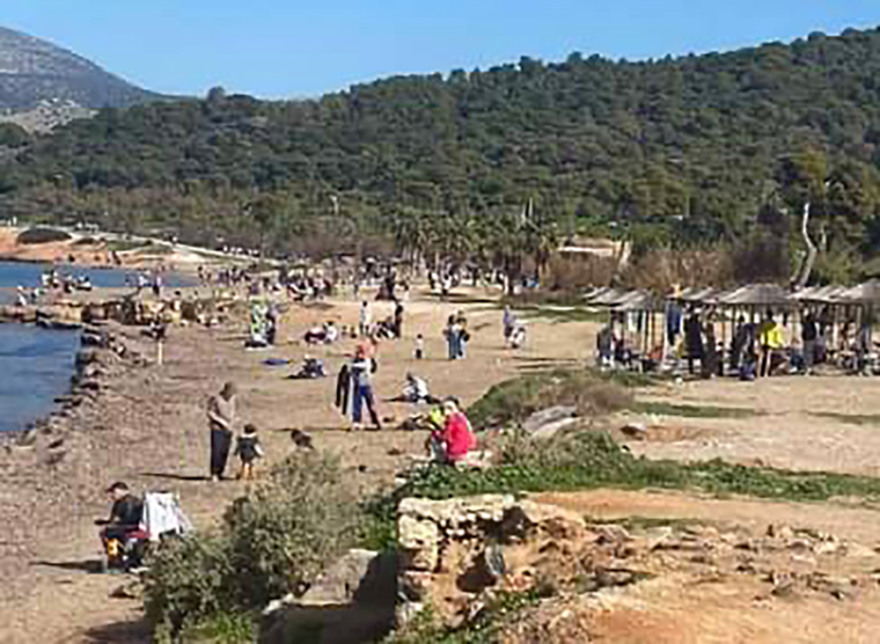 Lockdown: Άδειασε η Ερμού, πήραν τις παραλίες οι Αθηναίοι