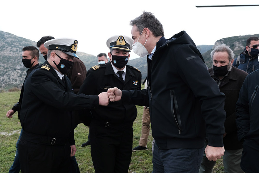 Στους Φούρνους ο Μητσοτάκης: Εμβολιασμοί για όλους στα μικρά και ακριτικά νησιά