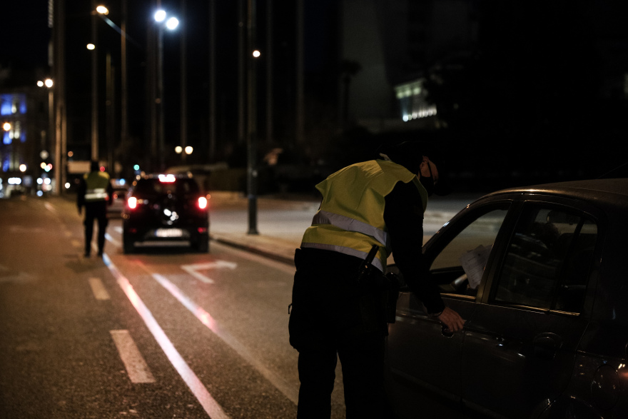 Lockdown: Ερήμωσαν Αθήνα και Θεσσαλονίκη - Σε ισχύ η απαγόρευση κυκλοφορίας με αυστηρούς ελέγχους
