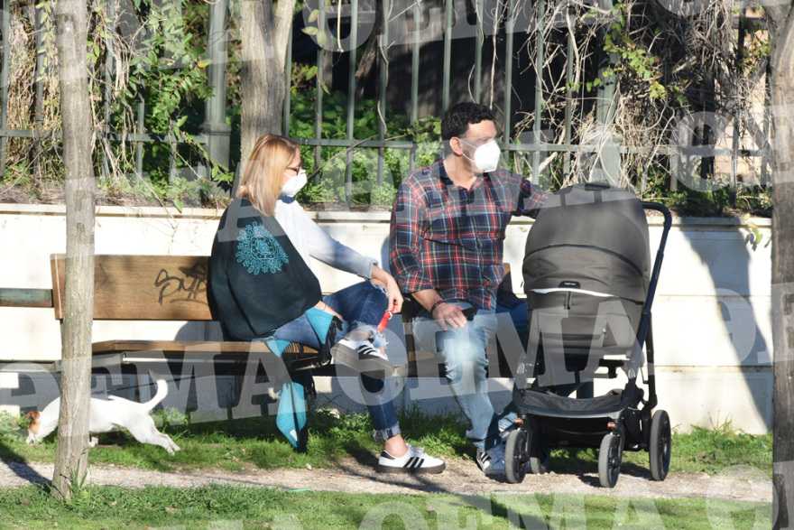 Βασίλης Κικίλιας - Τζένη Μπαλατσινού: Βόλτα στο Ζάππειο με τον νεογέννητο γιο τους 