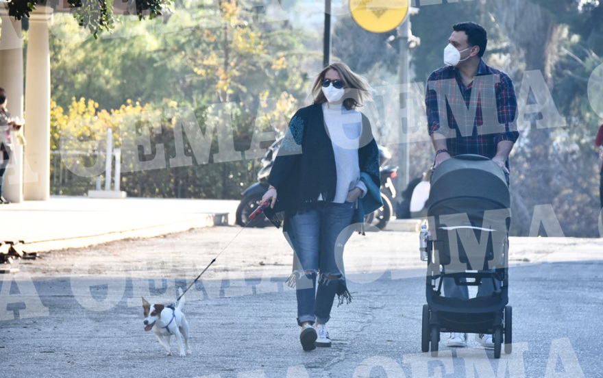 Βασίλης Κικίλιας - Τζένη Μπαλατσινού: Βόλτα στο Ζάππειο με τον νεογέννητο γιο τους 