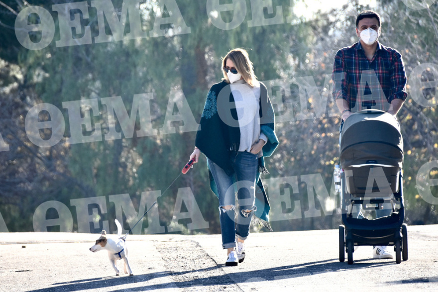 Βασίλης Κικίλιας - Τζένη Μπαλατσινού: Βόλτα στο Ζάππειο με τον νεογέννητο γιο τους 