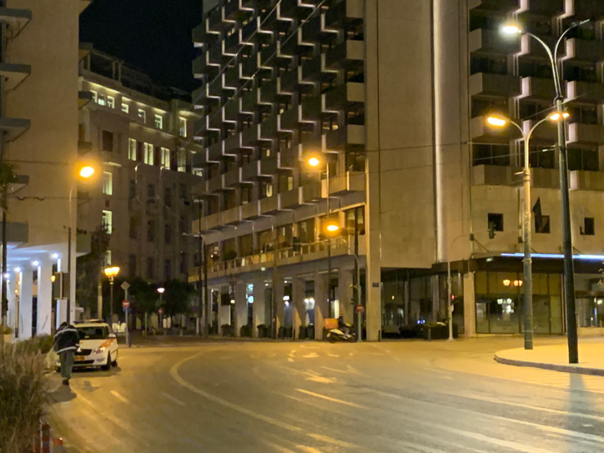 Σε ισχύ η απαγόρευση κυκλοφορίας από τις 18:00 - Όλα τα μέτρα σε Αθήνα, Θεσσαλονίκη και Χαλκιδική