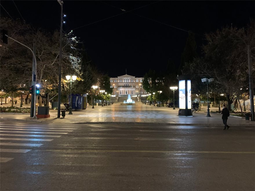 Σε ισχύ η απαγόρευση κυκλοφορίας από τις 18:00 - Όλα τα μέτρα σε Αθήνα, Θεσσαλονίκη και Χαλκιδική
