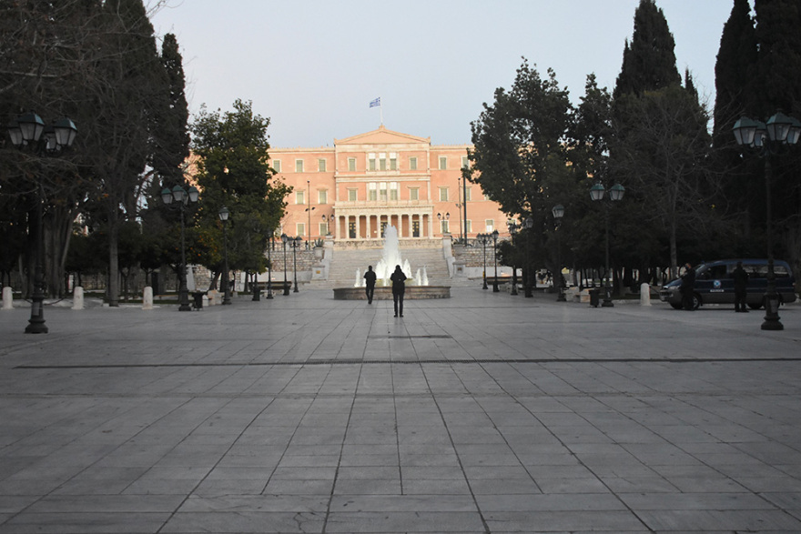 Σε ισχύ η απαγόρευση κυκλοφορίας από τις 18:00 - Όλα τα μέτρα σε Αθήνα, Θεσσαλονίκη και Χαλκιδική