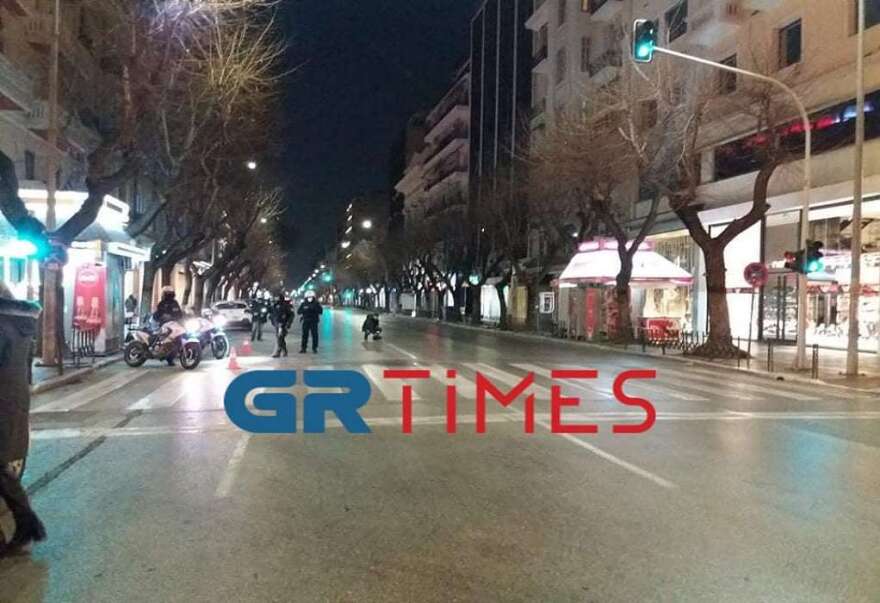 Lockdown: Ερήμωσαν Αθήνα και Θεσσαλονίκη - Σε ισχύ η απαγόρευση κυκλοφορίας με αυστηρούς ελέγχους