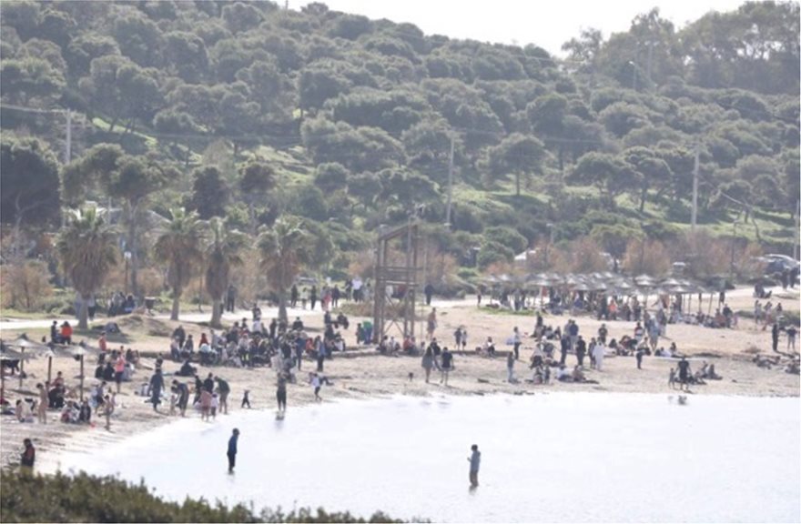 Κυριακάτικη βόλτα στις παραλίες για τους Αθηναίους - Δείτε φωτογραφίες