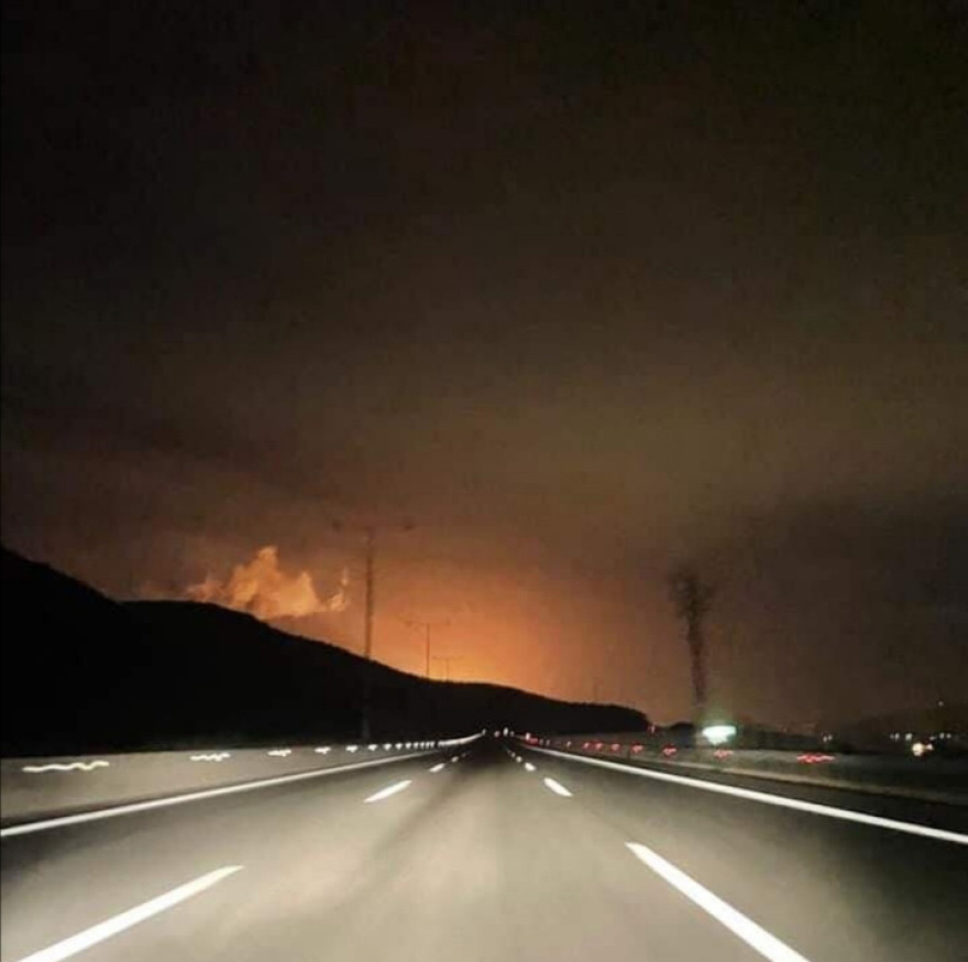 Βίντεο και φωτογραφίες από τη φωτιά στο σταθμό του ΑΔΜΗΕ στον Ασπρόπυργο