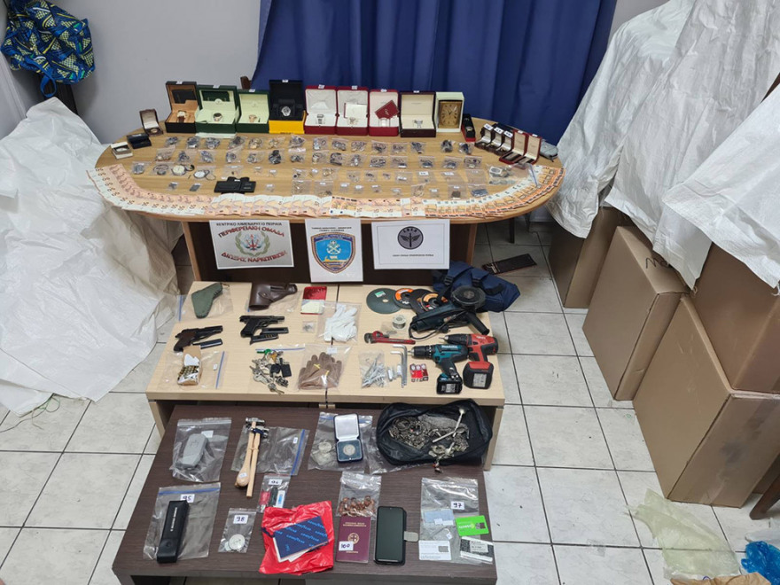 Άγιος Παντελεήμονας: Συνελήφθη ληστής ετών 70 με... αδυναμία στα ρολόγια Rolex