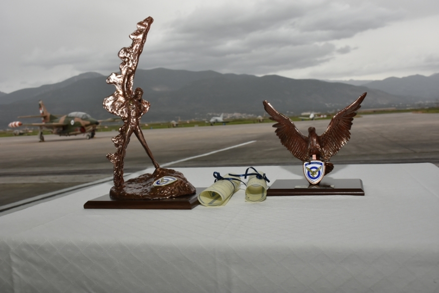 Πολεμική Αεροπορία: Δύο γυναίκες ανάμεσα στους νέους ιπτάμενους