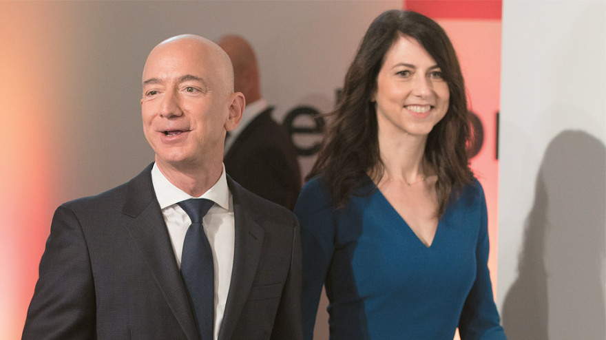 Τζεφ Μπέζος: Βγήκε στη... σύνταξη με 182 δισ. στην τσέπη και έναν τρελό έρωτα