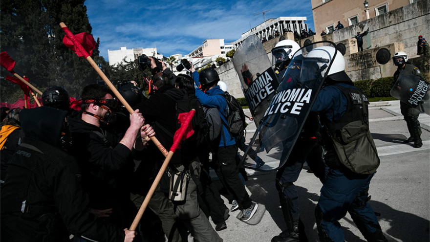 Επεισόδια στο πανεκπαιδευτικό συλλαλητήριο στο κέντρο της Αθήνας  