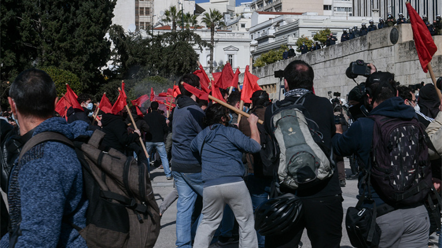 Επεισόδια στο πανεκπαιδευτικό συλλαλητήριο στο κέντρο της Αθήνας  