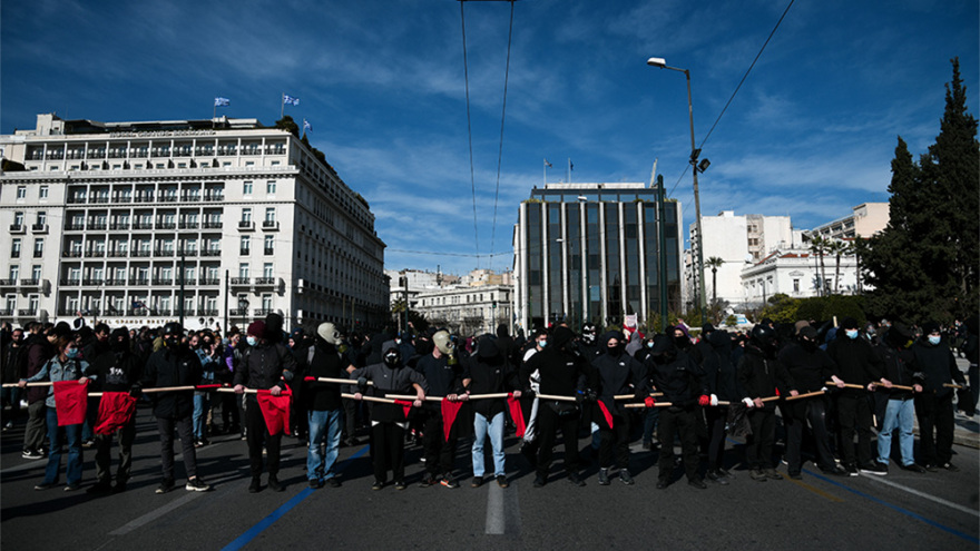 Επεισόδια στο πανεκπαιδευτικό συλλαλητήριο στο κέντρο της Αθήνας  