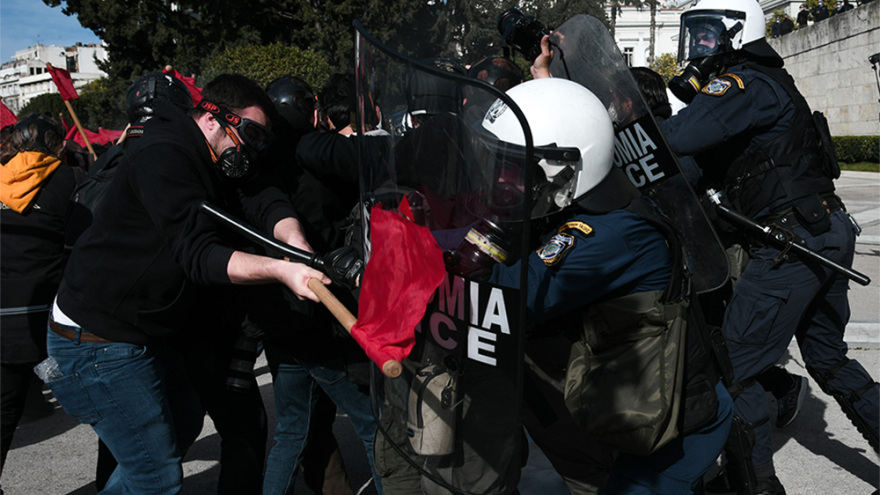 Επεισόδια στο πανεκπαιδευτικό συλλαλητήριο στο κέντρο της Αθήνας  