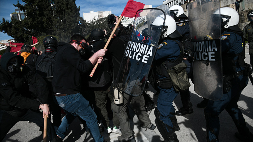 Επεισόδια στο πανεκπαιδευτικό συλλαλητήριο στο κέντρο της Αθήνας  