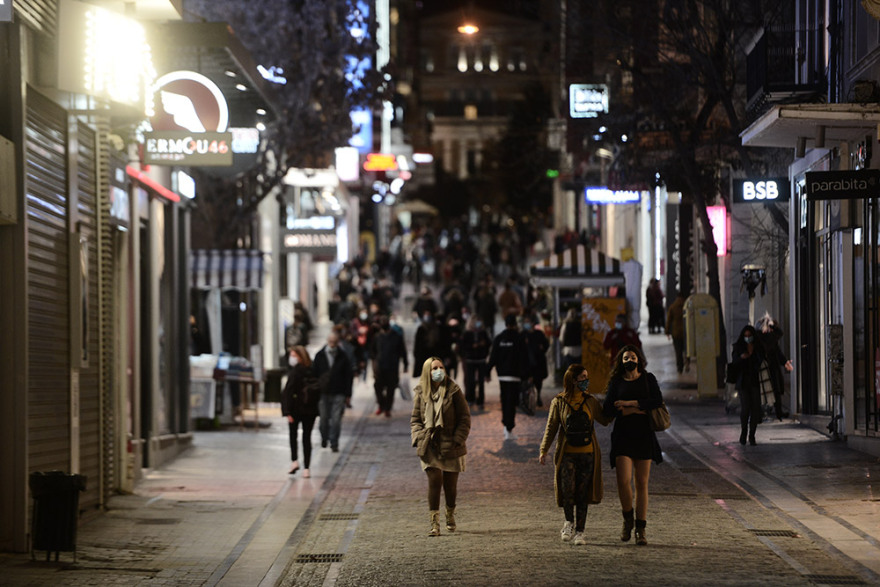 Φωτογραφίες - Lockdown: Υποτονική η κίνηση στην Ερμού πριν από το κλείσιμο του λιανεμπορίου