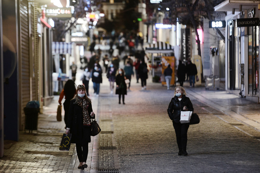 Φωτογραφίες - Lockdown: Υποτονική η κίνηση στην Ερμού πριν από το κλείσιμο του λιανεμπορίου