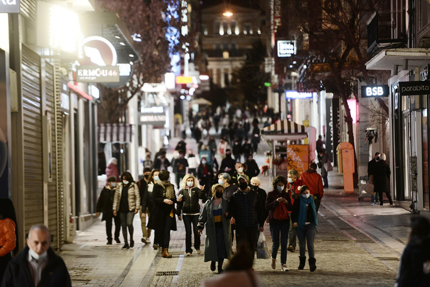 Φωτογραφίες - Lockdown: Υποτονική η κίνηση στην Ερμού πριν από το κλείσιμο του λιανεμπορίου