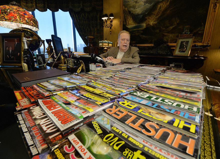 Λάρι Φλιντ: Οι γυμνές φωτογραφίες της Τζάκι Κένεντι που σόκαραν την υφήλιο