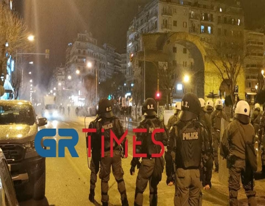 Θεσσαλονίκη: Επεισόδια μεταξύ ΕΛΑΣ και διαδηλωτών στην Καμάρα - Δείτε βίντεο