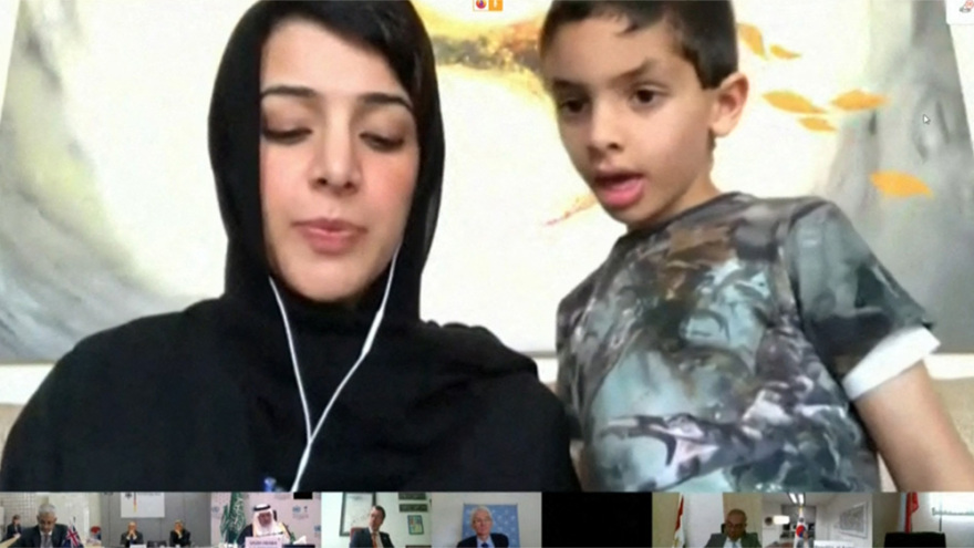 Φόρουμ «Φιλία» στην Αθήνα: Ο Νίκος Δένδιας με την καλλονή υπουργό από τα Εμιράτα