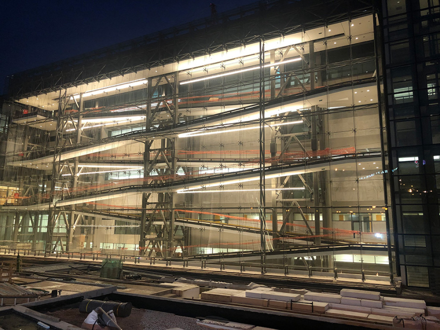 Βίντεο και φωτογραφίες: Εντυπωσιακή η Εθνική Πινακοθήκη με τον νέο φωτισμό της