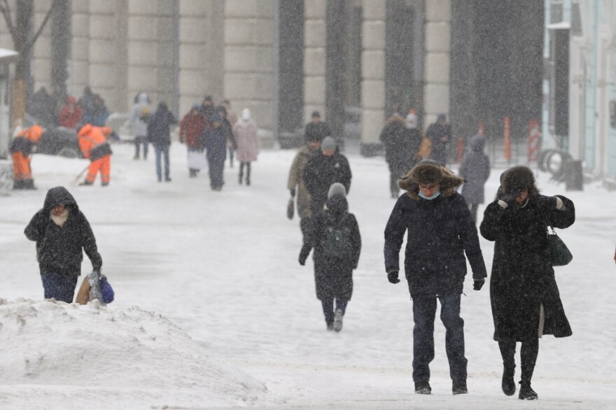 Σφοδρές χιονοπτώσεις σαρώνουν τη Μόσχα - Ακυρώθηκαν τουλάχιστον 50 πτήσεις