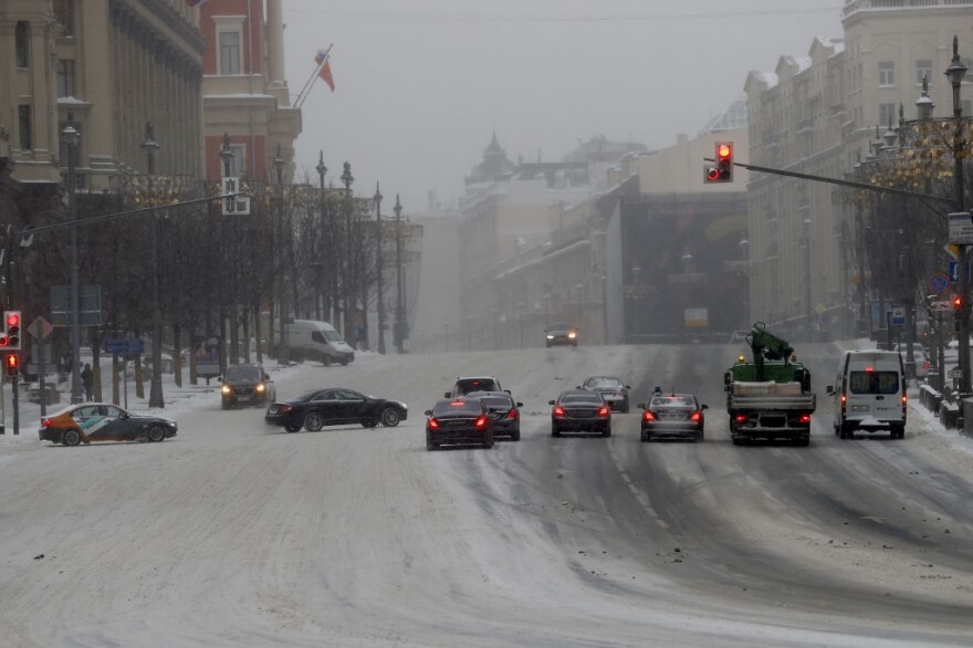 Σφοδρές χιονοπτώσεις σαρώνουν τη Μόσχα - Ακυρώθηκαν τουλάχιστον 50 πτήσεις