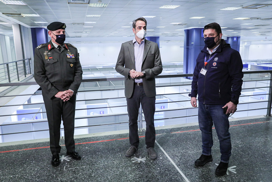 Ο Μητσοτάκης στο «mega» εμβολιαστικό κέντρο στο Μαρούσι: Να πείσουμε τους καχύποπτους ότι τα εμβόλια είναι ασφαλή και αποτελεσματικά