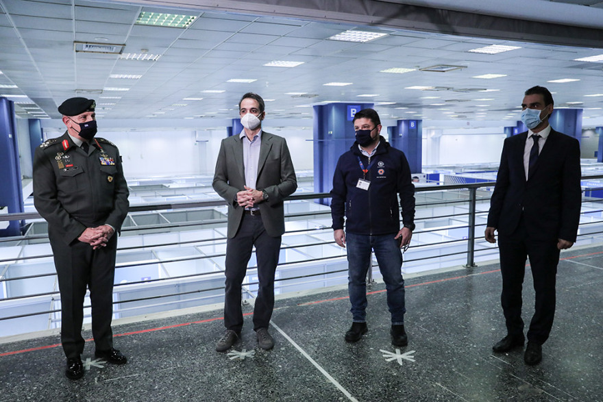 Ο Μητσοτάκης στο «mega» εμβολιαστικό κέντρο στο Μαρούσι: Να πείσουμε τους καχύποπτους ότι τα εμβόλια είναι ασφαλή και αποτελεσματικά