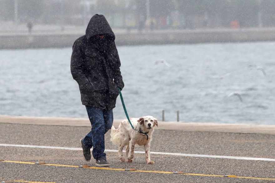 Κακοκαιρία «Μήδεια»: Πυκνή χιονόπτωση στη Θεσσαλονίκη - Πού χρειάζονται αλυσίδες