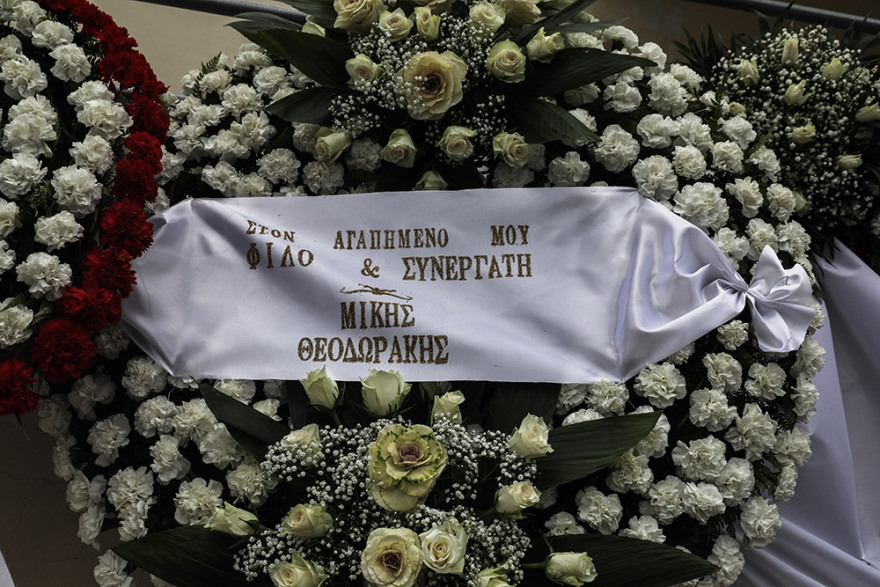 Αντώνης Καλογιάννης: Στο νεκροταφείο Καισαριανής το «τελευταίο αντίο» (φωτό)