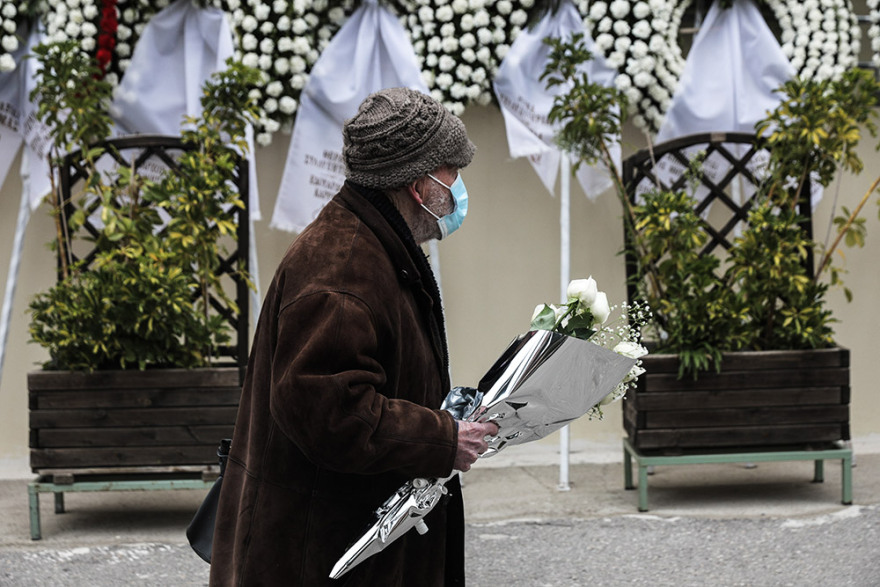 Αντώνης Καλογιάννης: Στο νεκροταφείο Καισαριανής το «τελευταίο αντίο» (φωτό)