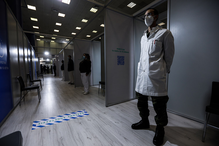 Ο Μητσοτάκης στο «mega» εμβολιαστικό κέντρο στο Μαρούσι: Να πείσουμε τους καχύποπτους ότι τα εμβόλια είναι ασφαλή και αποτελεσματικά