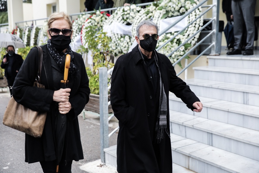 Αντώνης Καλογιάννης: Στο νεκροταφείο Καισαριανής το «τελευταίο αντίο» (φωτό)